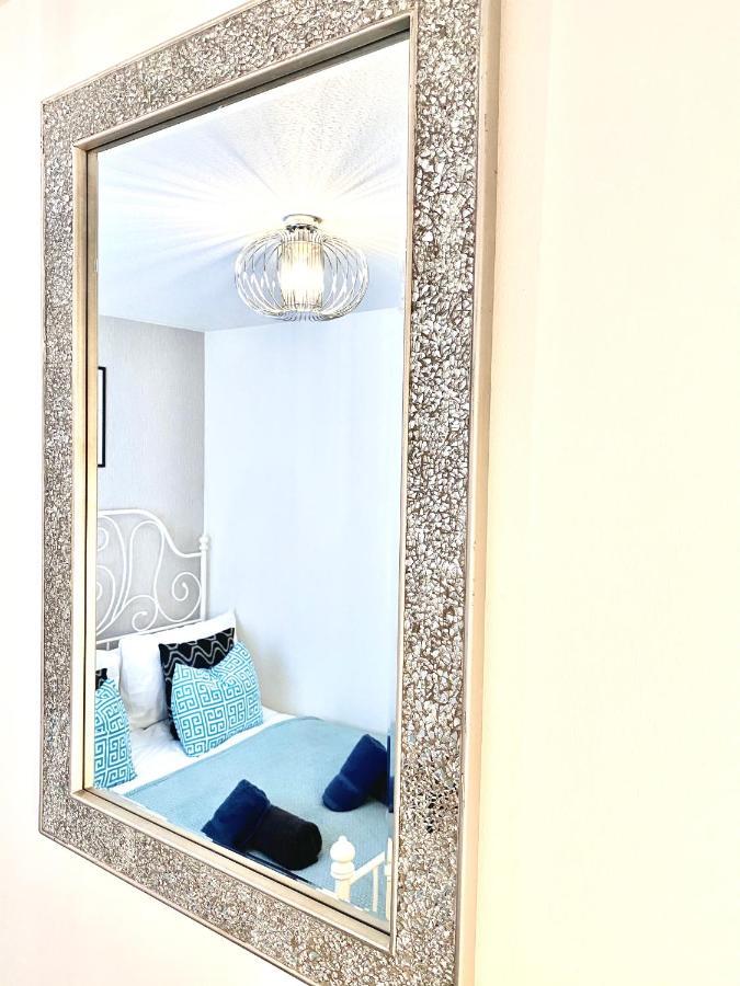 Stylish Central 2 Bedroom Apartment - Free Parking, Free Wifi Orkney Eksteriør billede